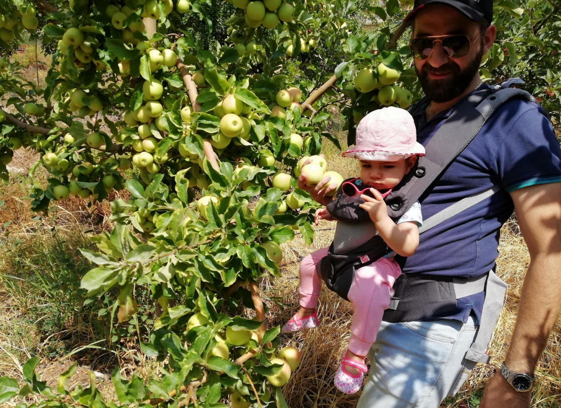 Vom Land in die Hand: Ein Vorgeschmack auf Akouras Farmen