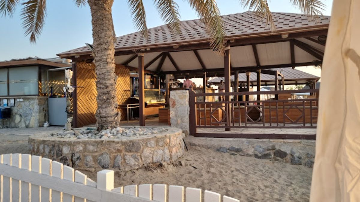 Lokalee Abu Dhabi Breakers Beach Bar & Lounge The