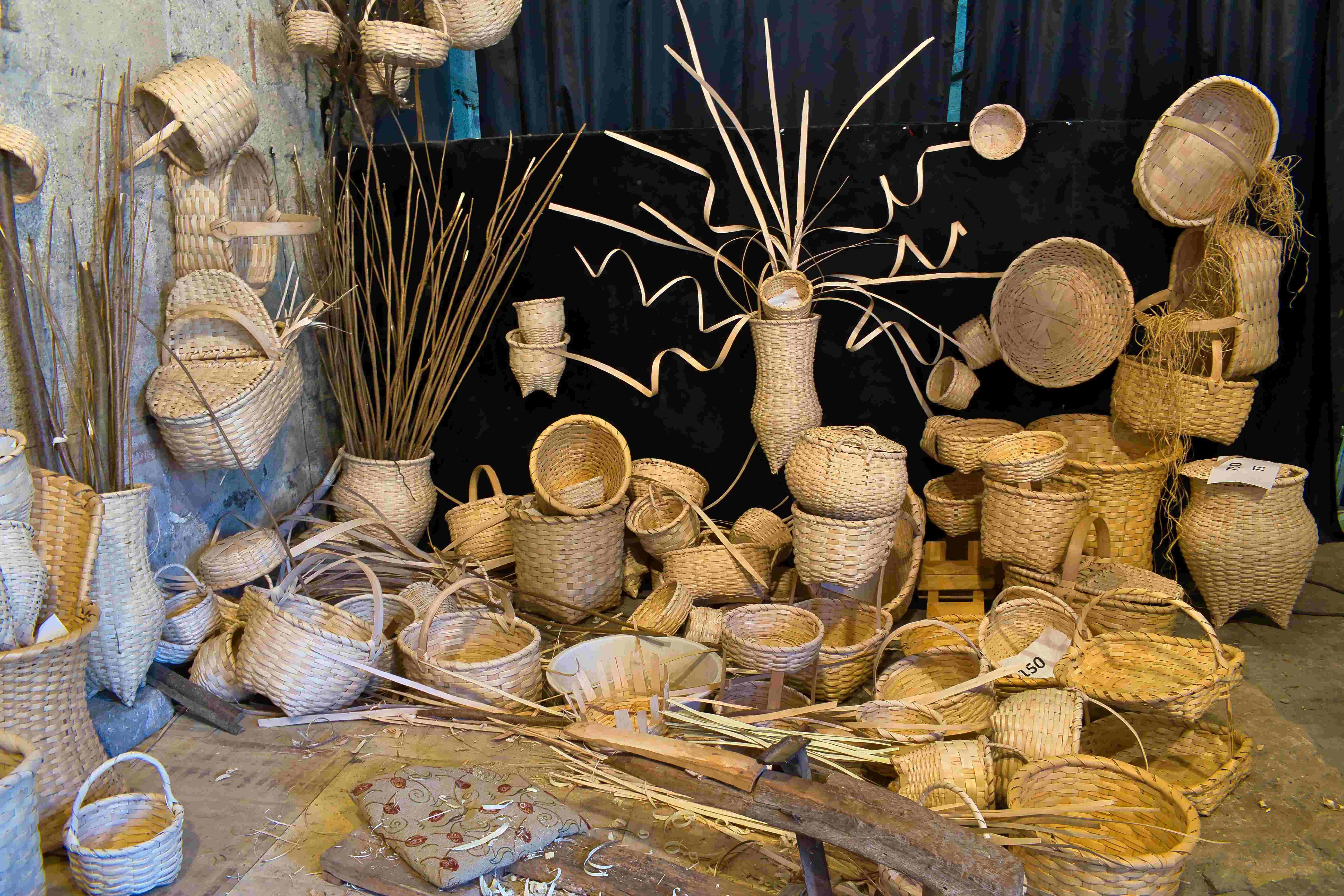 Al Khous Demonstration - Weaving Palm Fronds