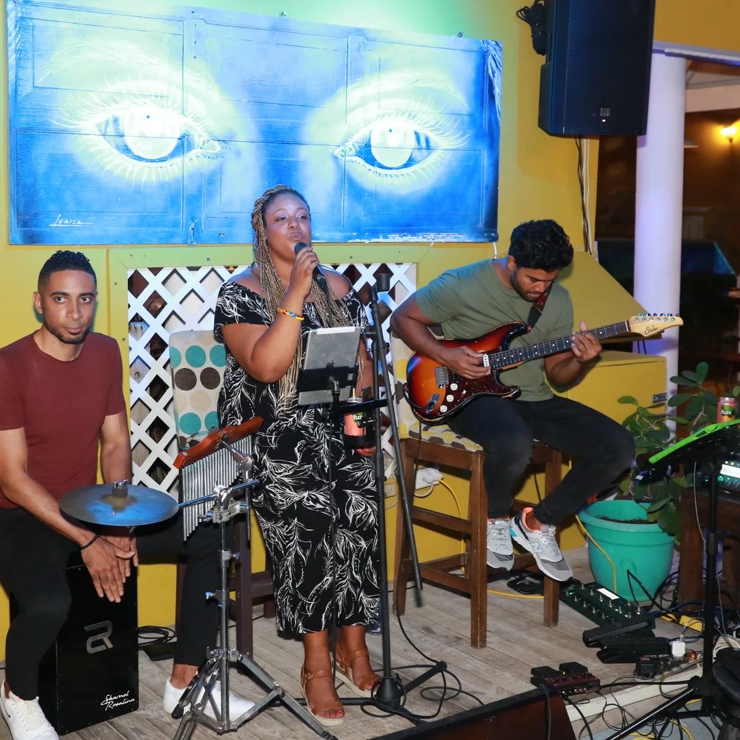 Acoustic Night with Lizz & Friends  on May 7, 2023