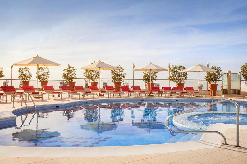 Aquarius Pool Bar Towers Rotana