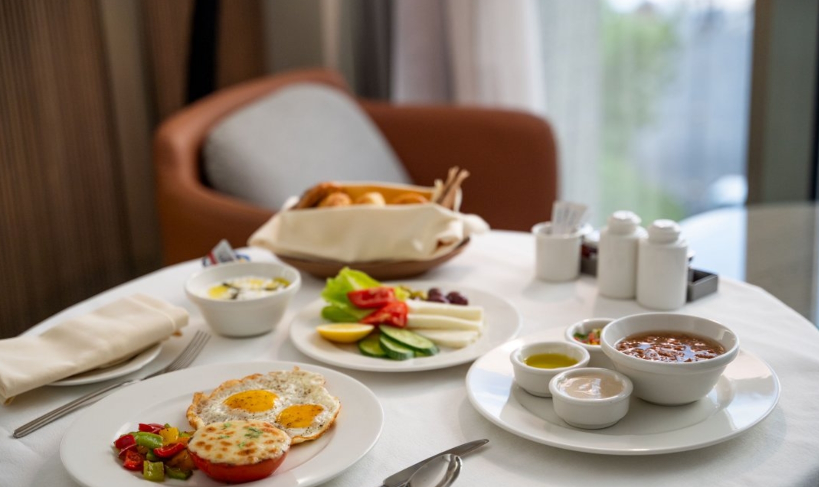 IN ROOM DINING