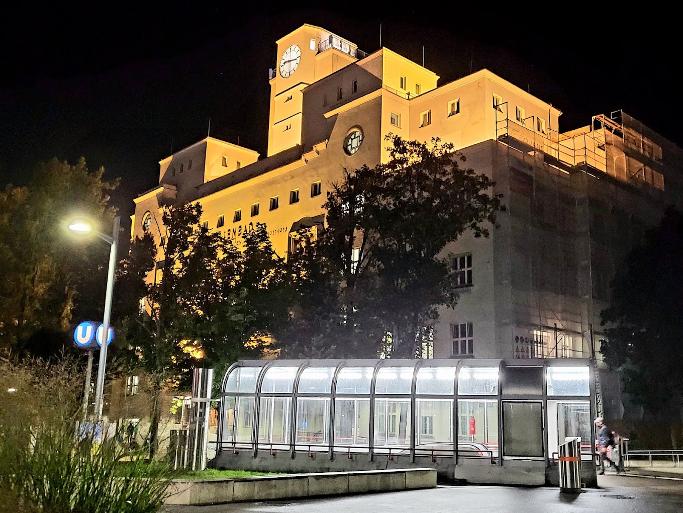 Metro stop Reumannplatz
