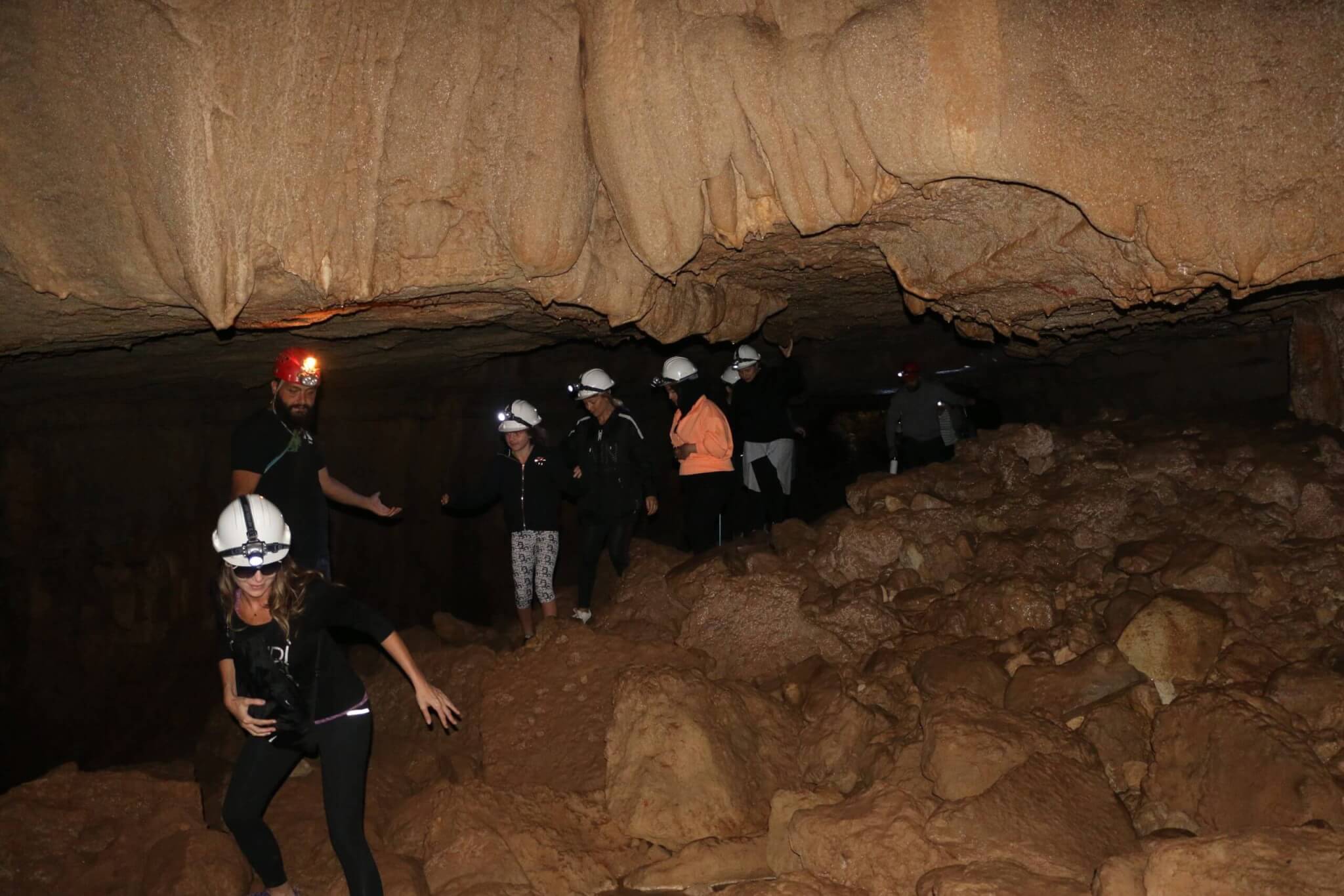 Caving in Aaqoura